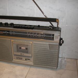 Kantav raadio makk Sharp GF6060H Welkome back in 1980!  			