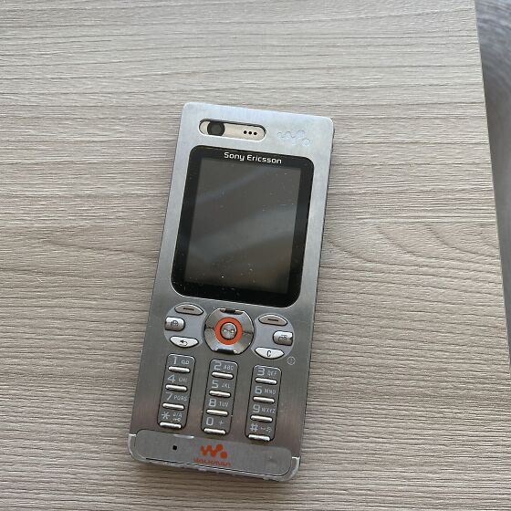 Sony Ericsson - W880i