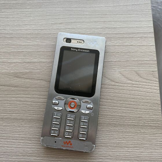 Sony ericsson w880i (193633044) 