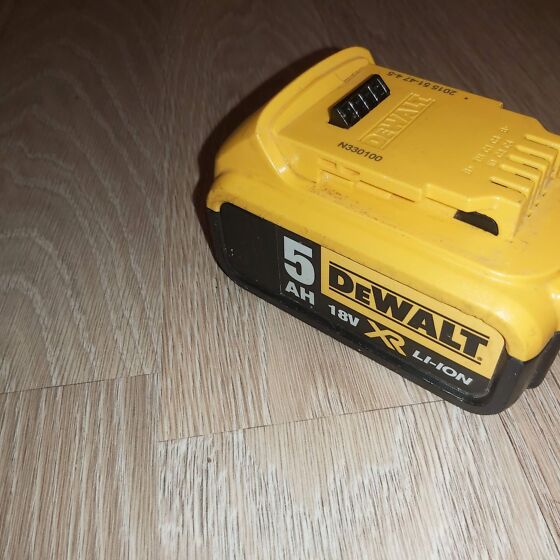 Dewalt discount aku 5ah