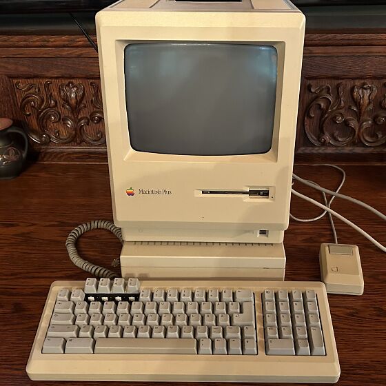 Apple  Macintosh Plus1MB