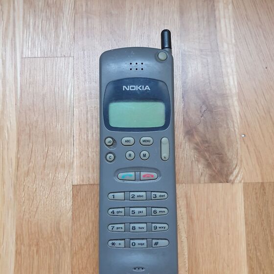 Скачать темы с девушками для Nokia Classic - бесплатно.