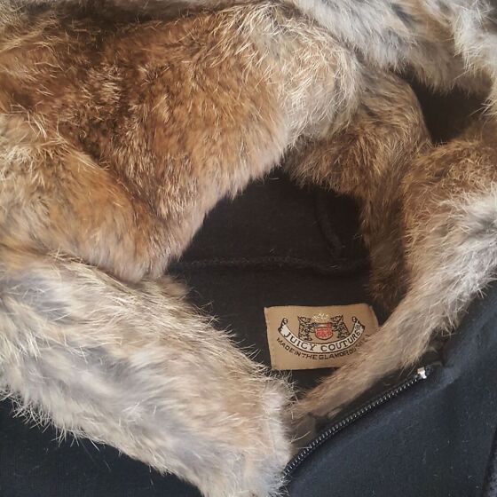 Vintage JUICY COUTURE zip up hoodie. Removable rabbit fur