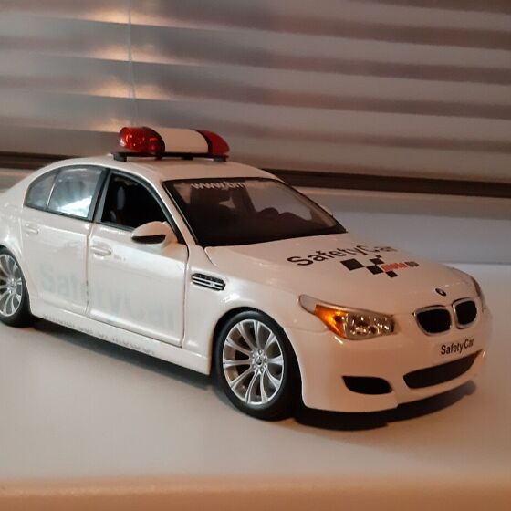 Maisto Bmw M5 Safety Car BMW M5 Safety Car Модель 1:18 Белый 5sector