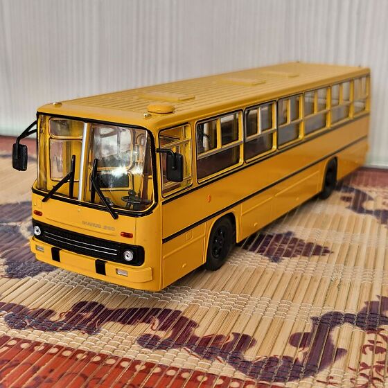 MODEL CARS Ikarus-260 Soviet Bus 1:43