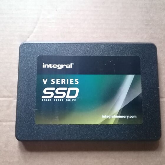 120GB SSD SATA III (190808038)