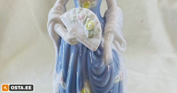 Kaunis portselanfiguur daam sinises kleidis lehvikuga (242106607) - Osta.ee