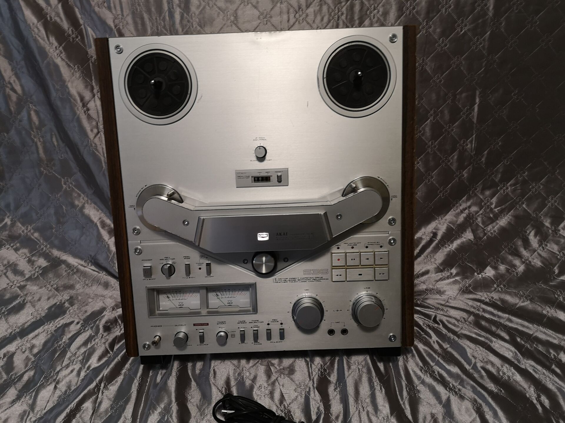 Rare Akai GX-636 Tape recorder with cover + metal reels in